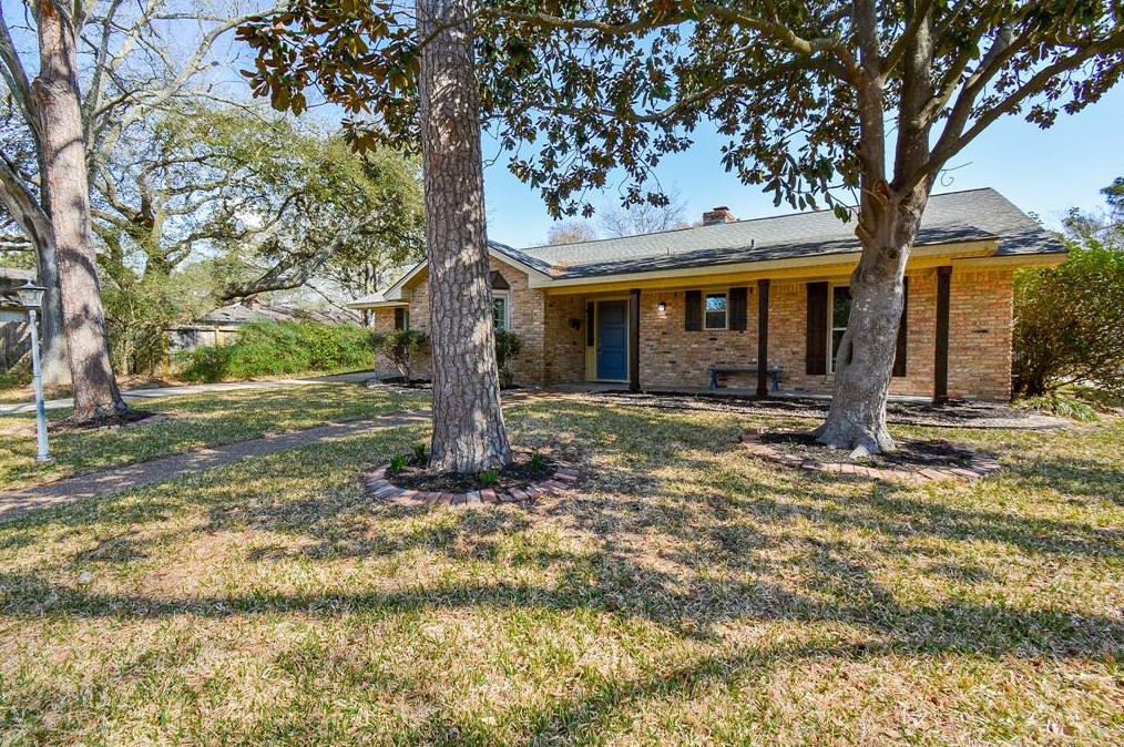 18207 Blanchmont Ln, Houston TX  77058-3424 exterior