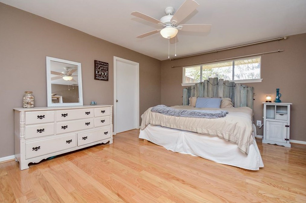 18207 Blanchmont Ln, Houston TX  77058-3449 exterior