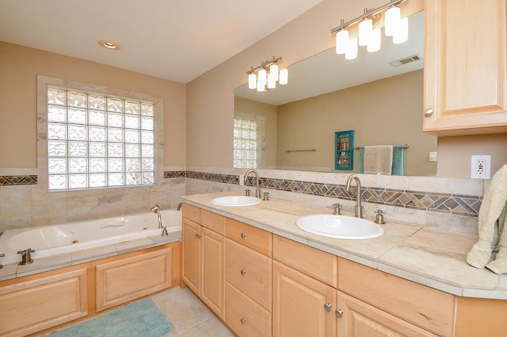 18207 Blanchmont Ln, Houston TX  77058-3449 exterior