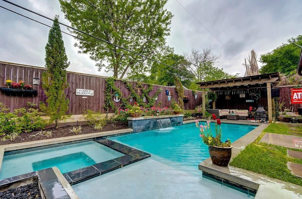 4211 Marlborough, Houston TX  77092-7530 exterior