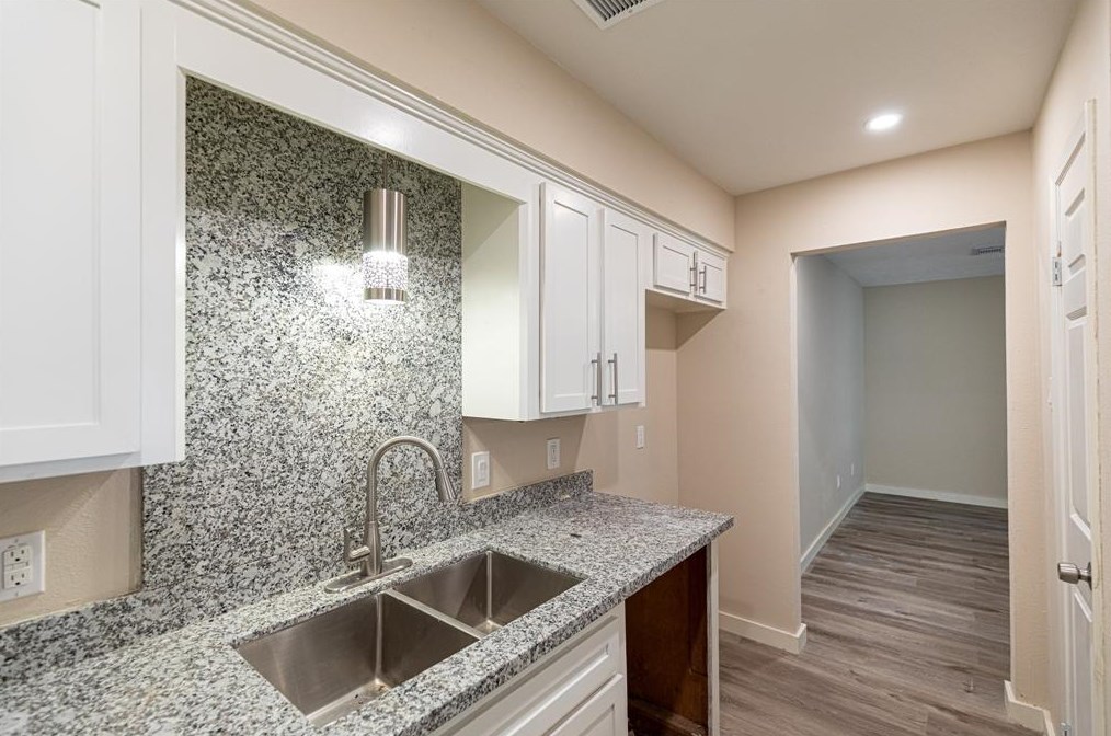 15 Capewood Ct, Spring TX  77381-2606 exterior