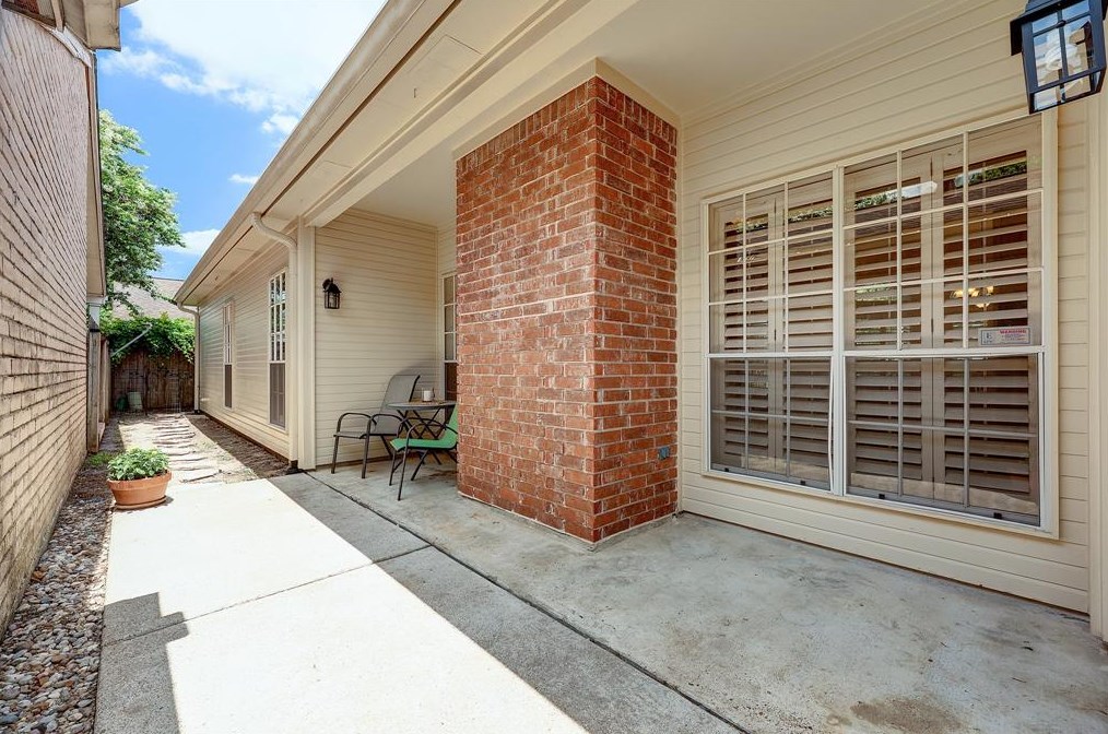 1602 Beaconshire Rd, Houston TX  77077-3847 exterior