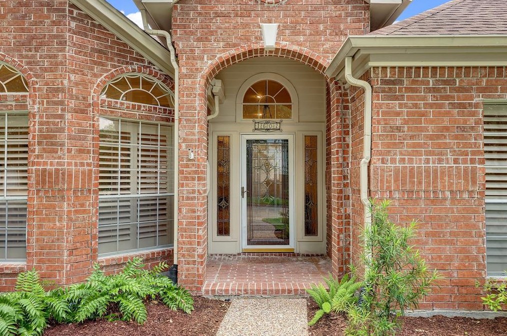 1602 Beaconshire Rd, Houston TX  77077-3847 exterior