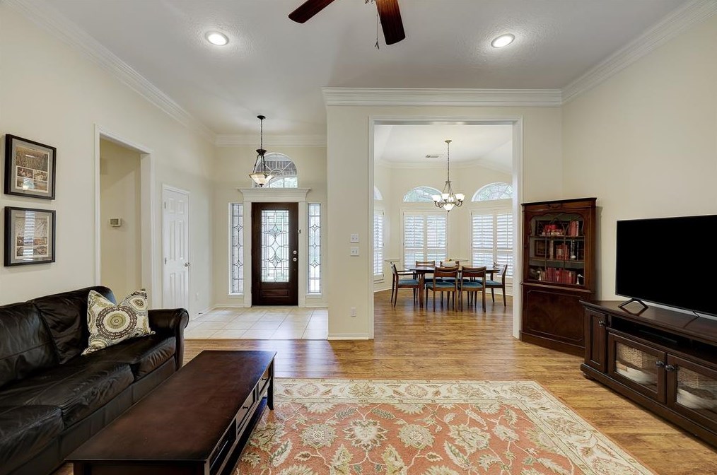 1602 Beaconshire Rd, Houston TX  77077-3847 exterior