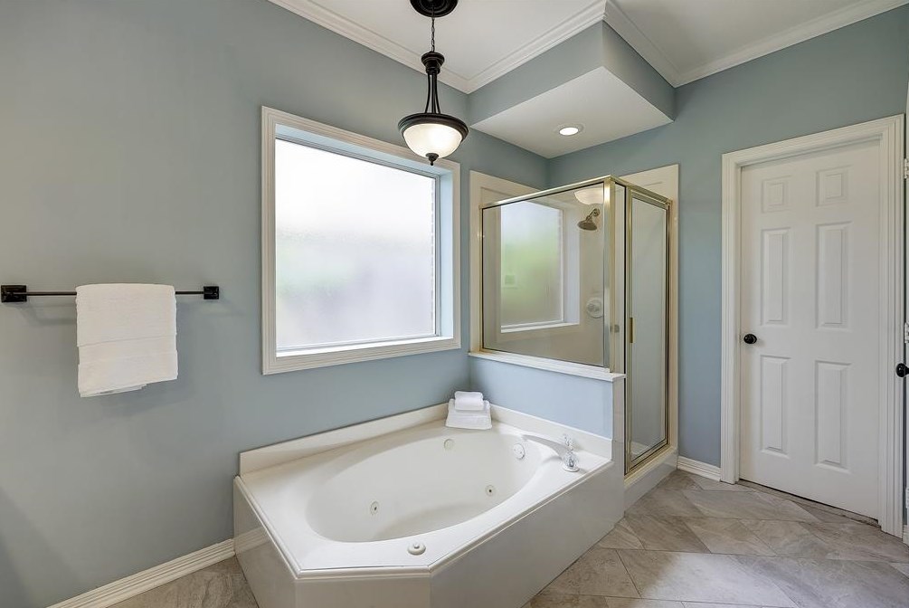 1602 Beaconshire Rd, Houston TX  77077-3847 exterior