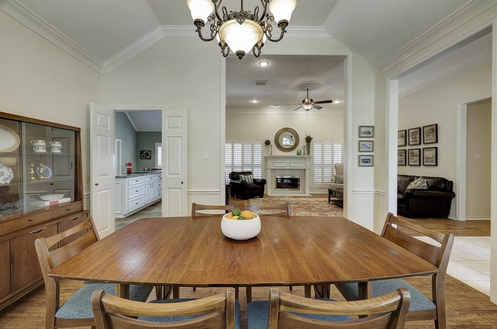 1602 Beaconshire Rd, Houston TX  77077-3847 exterior