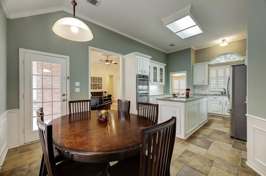 1602 Beaconshire Rd, Houston TX  77077-3847 exterior