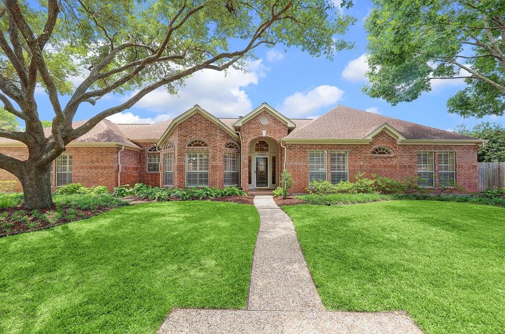 1602 Beaconshire Rd, Houston TX  77077-3818 exterior