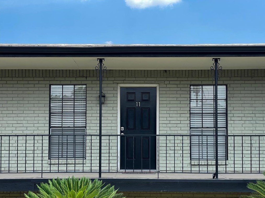 3402 Garrott St, Houston TX  77006-4472 exterior