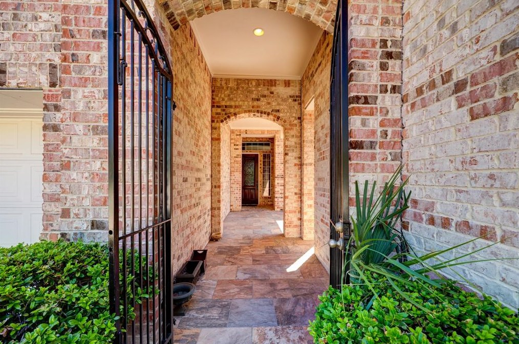 25522 Par Point Ct, Spring TX  77389-2124 exterior