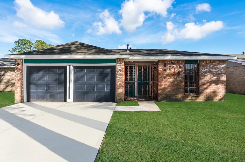 8714 Valley Meadow Dr, Houston TX  77078-3732 exterior