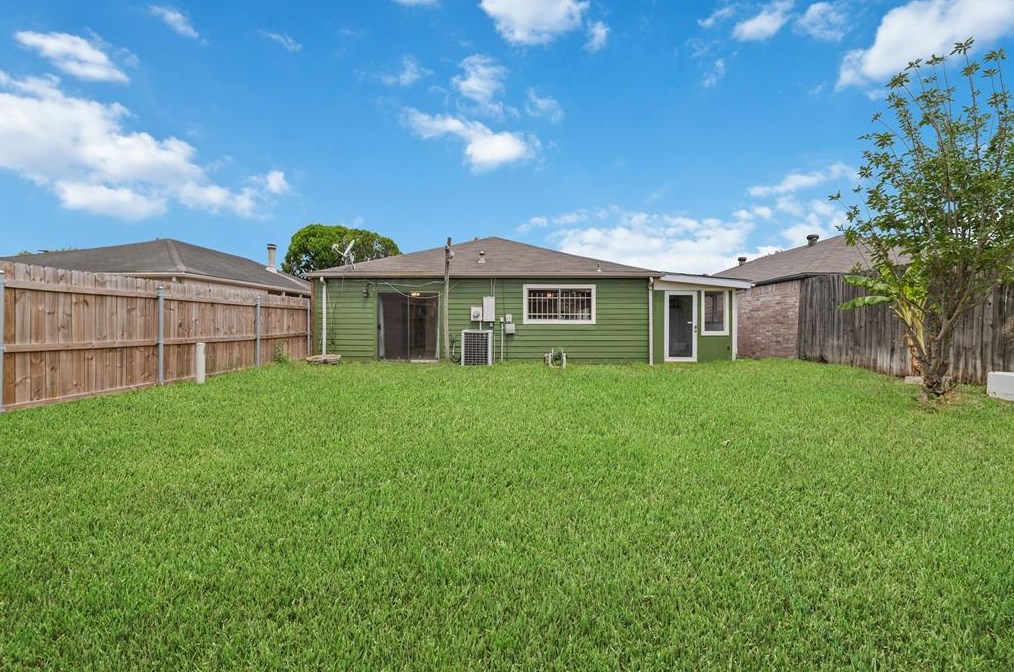 16131 Olive Gln Dr, Houston TX  77082-2829 exterior