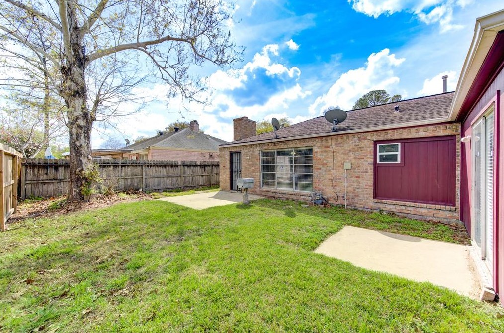 10534 Evesborough Dr, Houston TX  77099-2153 exterior