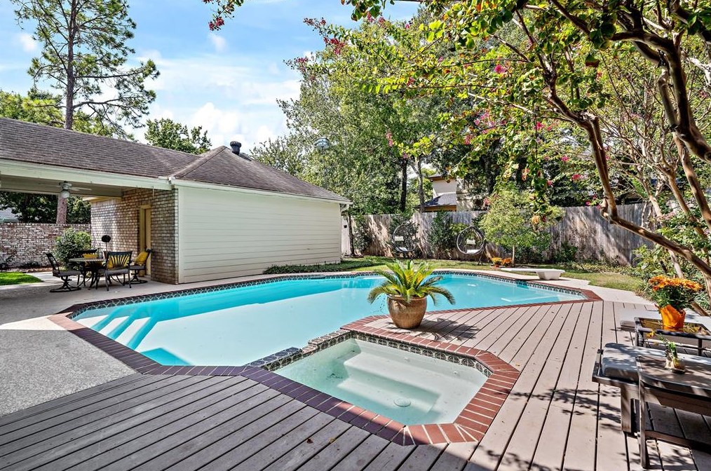 1250 Trce Dr, Houston TX  77077-2234 exterior