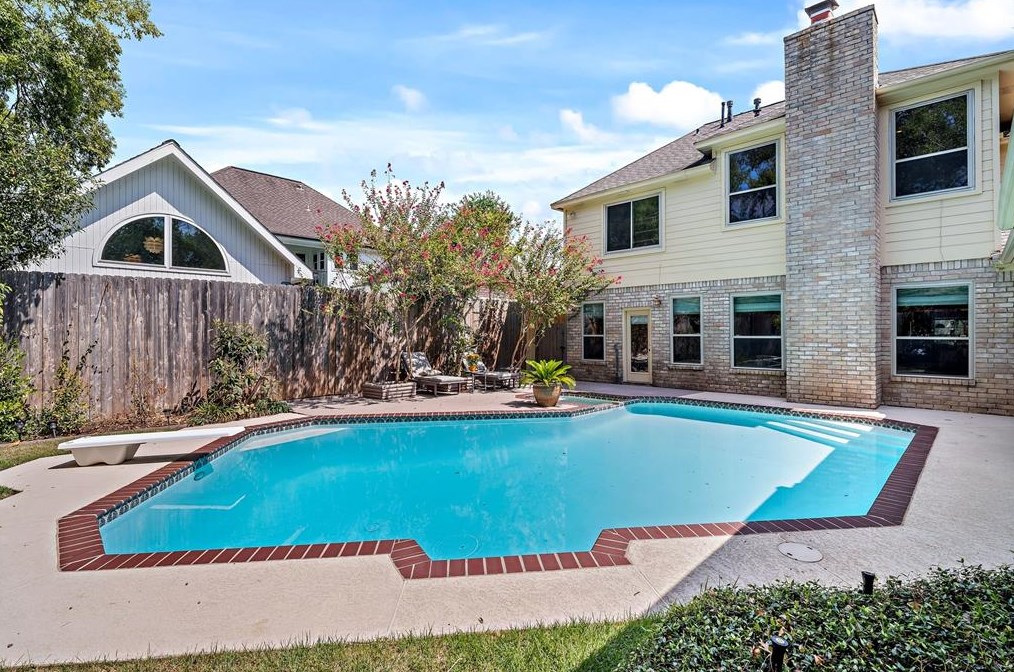 1250 Trce Dr, Houston TX  77077-2234 exterior