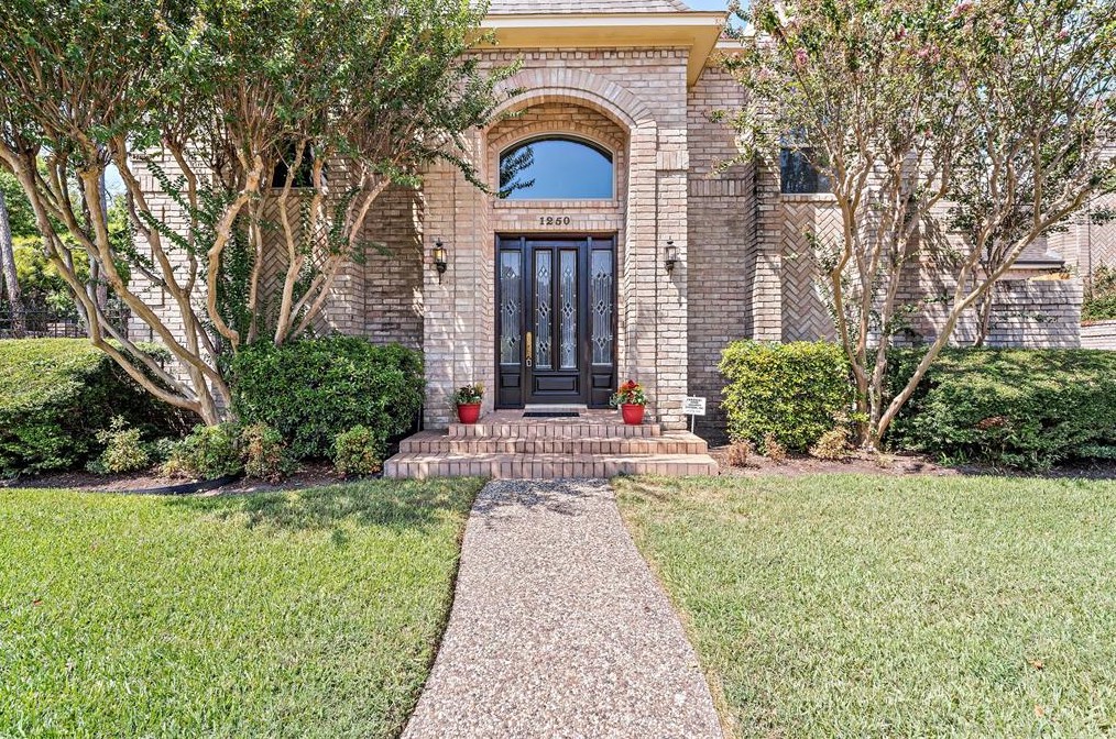 1250 Trce Dr, Houston TX  77077-2234 exterior