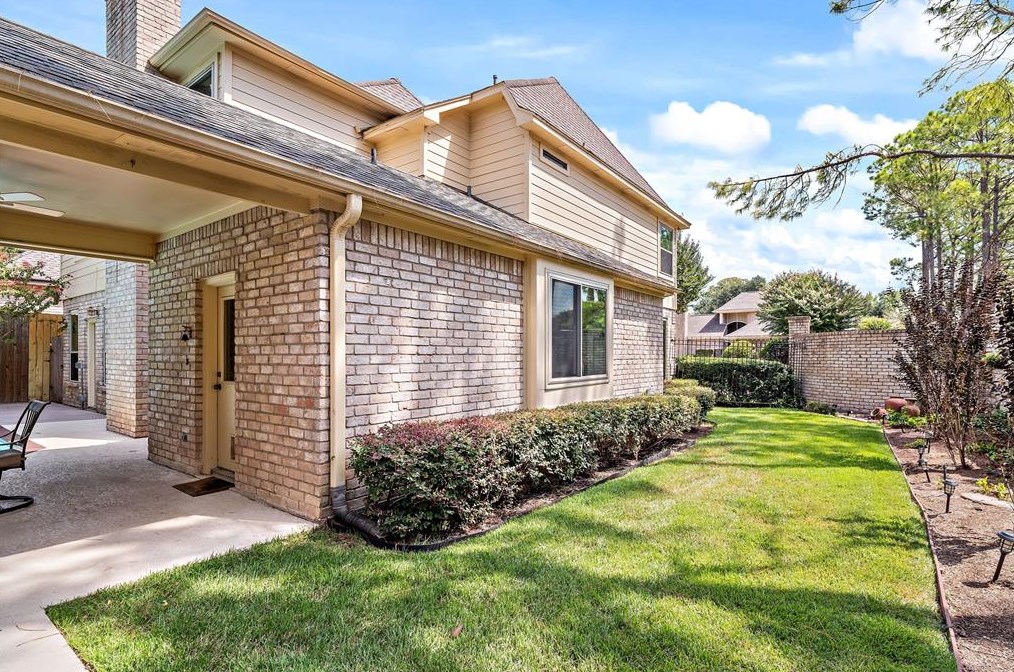 1250 Trce Dr, Houston TX  77077-2234 exterior