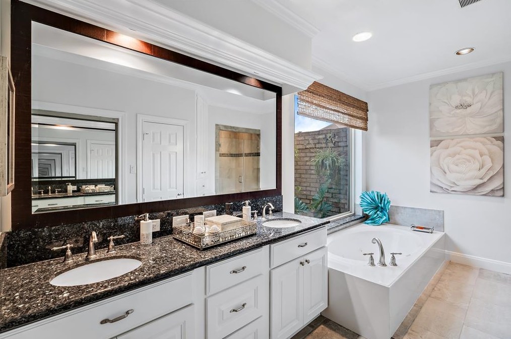 1250 Trce Dr, Houston TX  77077-2234 exterior