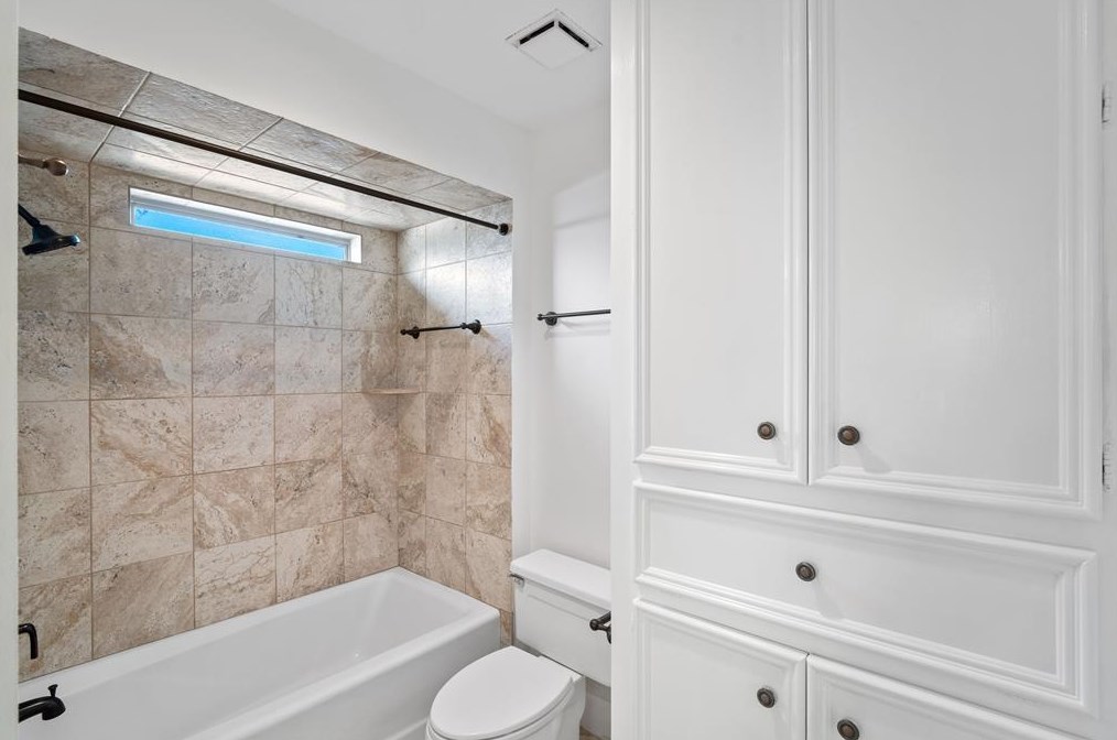 1250 Trce Dr, Houston TX  77077-2234 exterior