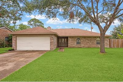 307 Dover Lane, Friendswood, TX 77546 - Photo 1