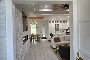 1020 Oak St, West Columbia, TX 77486 - Photo 3