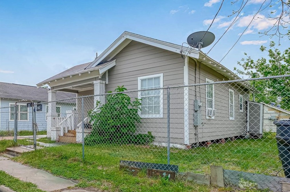 7410 Capitol St, Houston TX  77011-4727 exterior