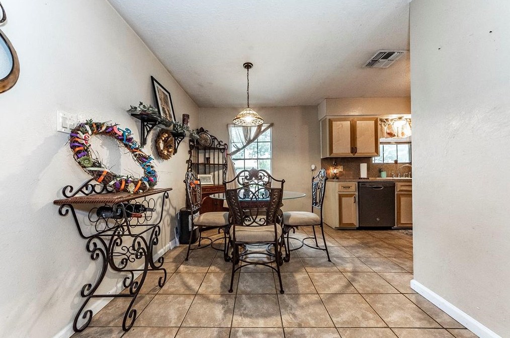 2111 Senate St, Pasadena TX 77502-5652 exterior