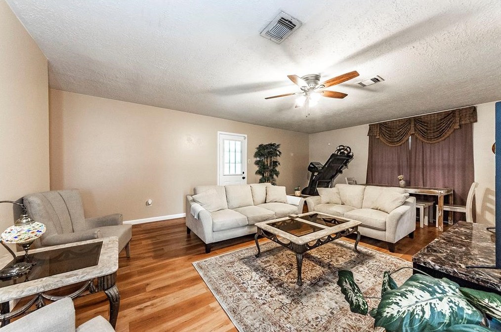 2111 Senate St, Pasadena TX 77502-5652 exterior