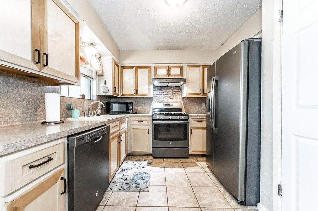 2111 Senate St, Pasadena TX 77502-5652 exterior