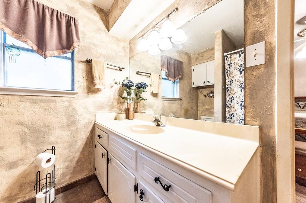 2111 Senate St, Pasadena TX 77502-5652 exterior