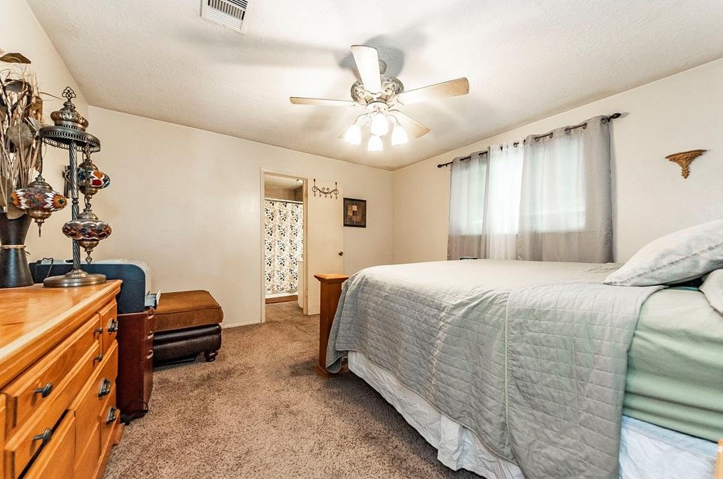 2111 Senate St, Pasadena TX 77502-5652 exterior