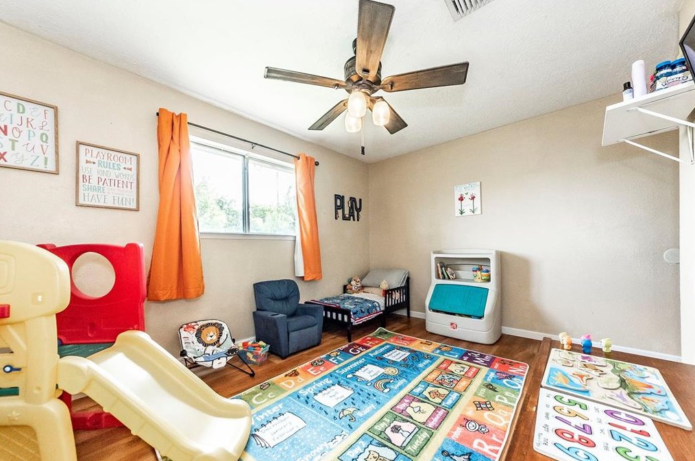 2111 Senate St, Pasadena TX 77502-5652 exterior