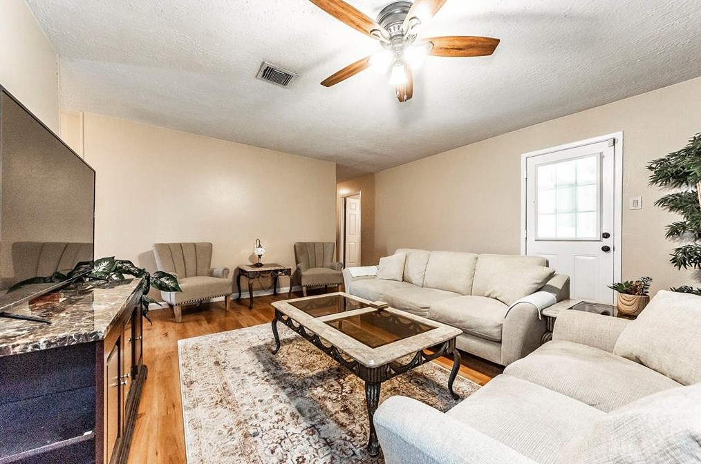 2111 Senate St, Pasadena TX 77502-5652 exterior