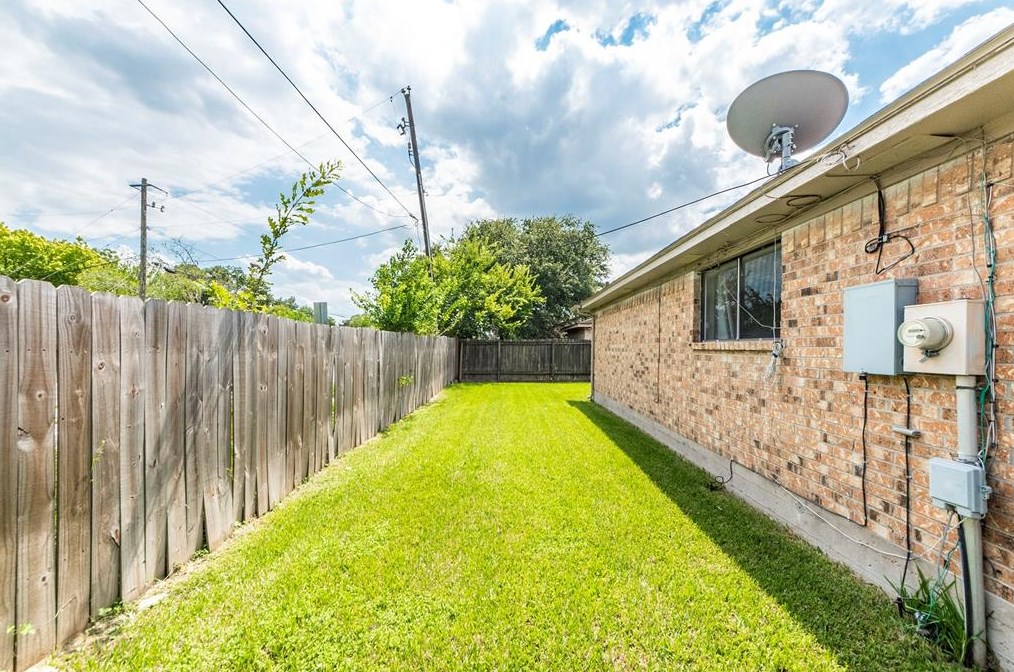 2111 Senate St, Pasadena TX 77502-5652 exterior