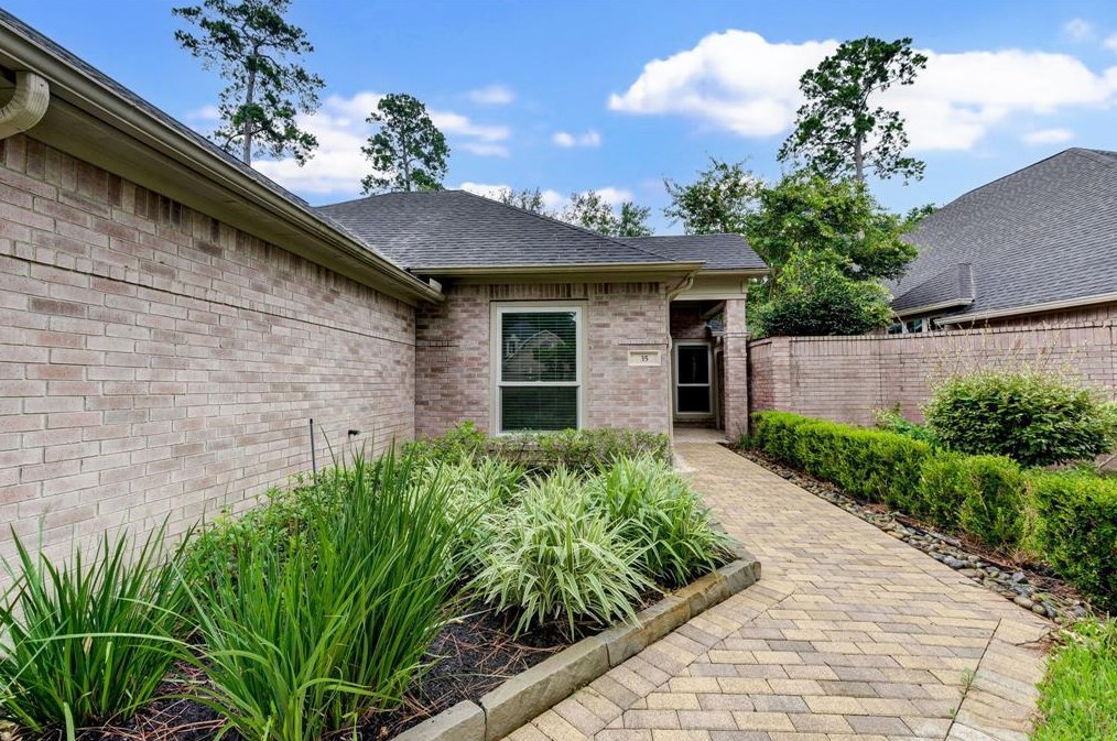 35 Silkbay Pl, Spring TX  77382-1604 exterior
