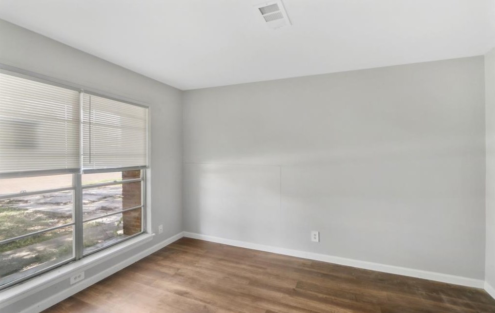 5526 Loch Lomond Dr, Houston TX  77096-2941 exterior