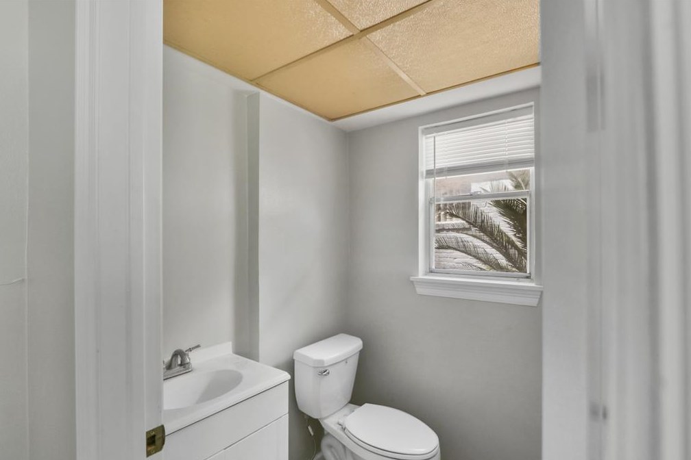 5526 Loch Lomond Dr, Houston TX  77096-2941 exterior