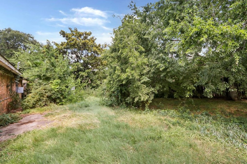 5526 Loch Lomond Dr, Houston TX  77096-2941 exterior