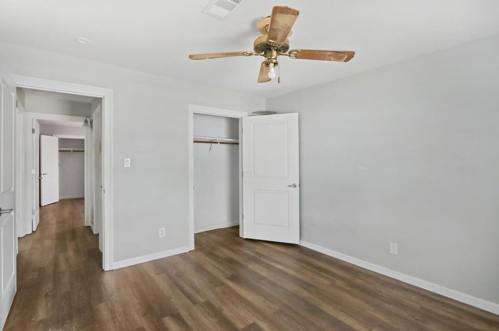 5526 Loch Lomond Dr, Houston TX  77096-2941 exterior