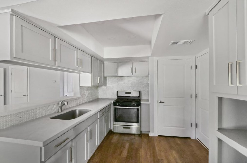 5526 Loch Lomond Dr, Houston TX  77096-2941 exterior