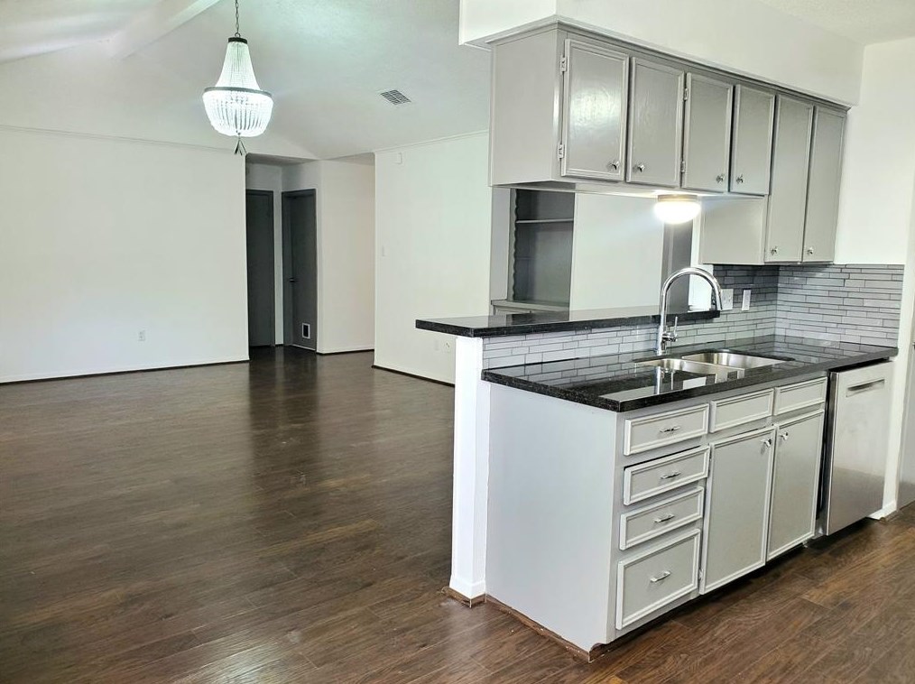 6015 Acorn St, Houston TX  77092-3311 exterior