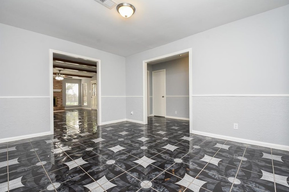 4811 Shatner Dr, Houston TX  77066-2661 exterior