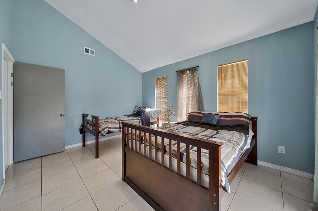 4250 Sun Mdw Dr, Houston TX  77072-1452 exterior