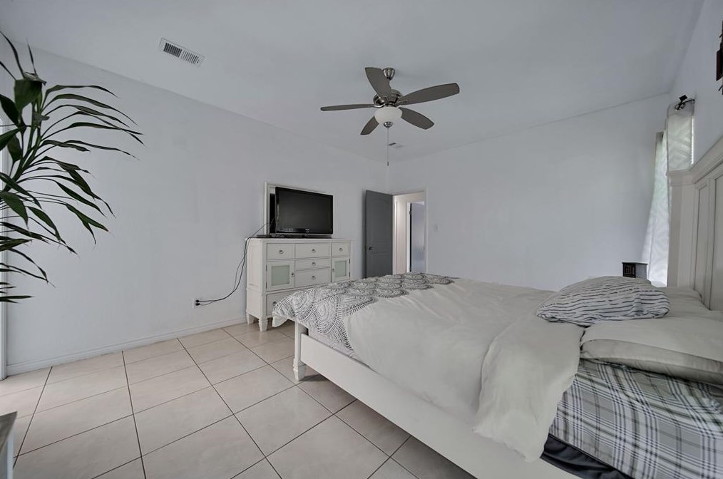 4250 Sun Mdw Dr, Houston TX  77072-1452 exterior