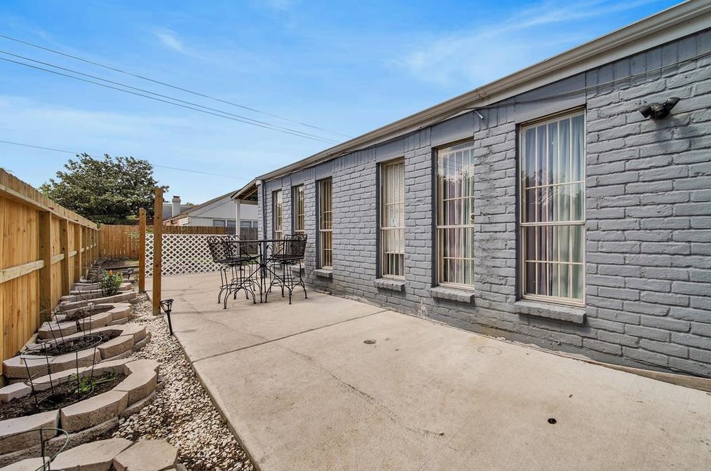 4250 Sun Mdw Dr, Houston TX  77072-1452 exterior