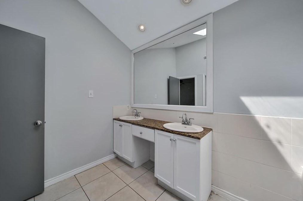 4250 Sun Mdw Dr, Houston TX  77072-1452 exterior