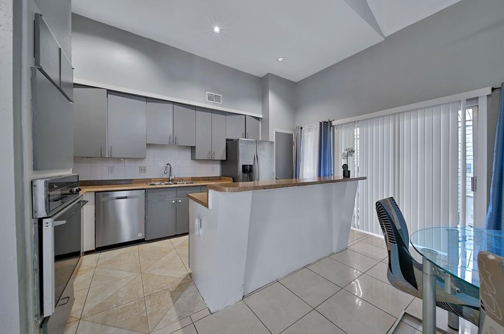 4250 Sun Mdw Dr, Houston TX  77072-1452 exterior