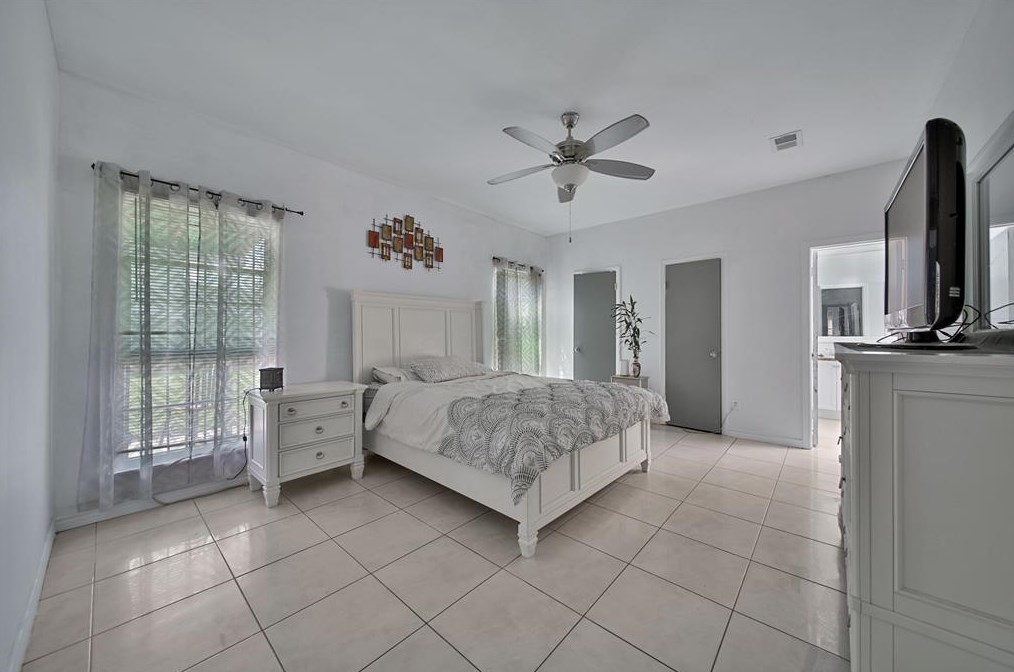 4250 Sun Mdw Dr, Houston TX  77072-1452 exterior