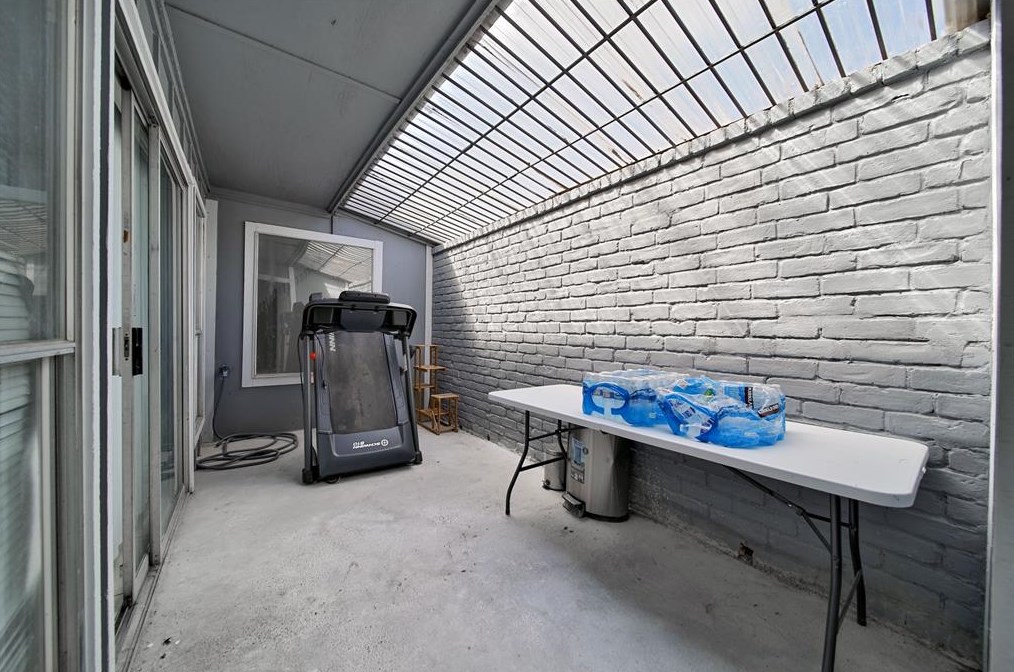 4250 Sun Mdw Dr, Houston TX  77072-1452 exterior