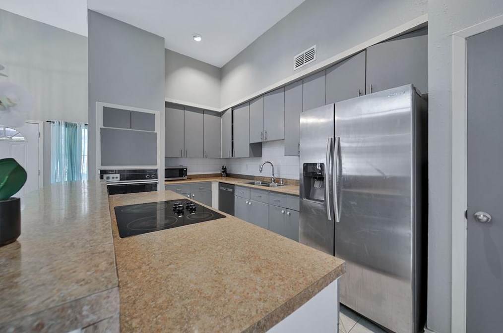 4250 Sun Mdw Dr, Houston TX  77072-1452 exterior